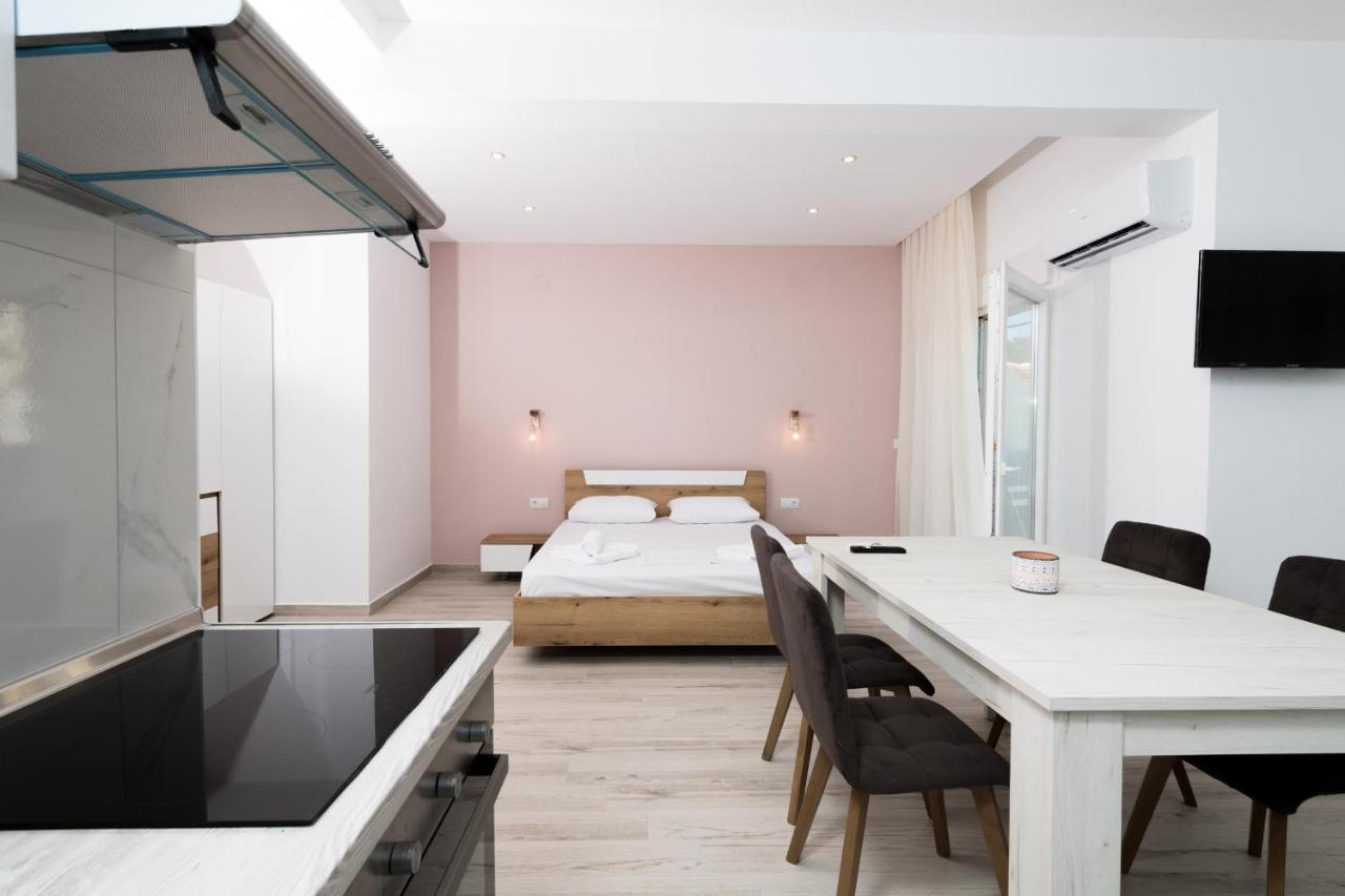 Diamanti Apartments Downtown Лименас Екстериор снимка