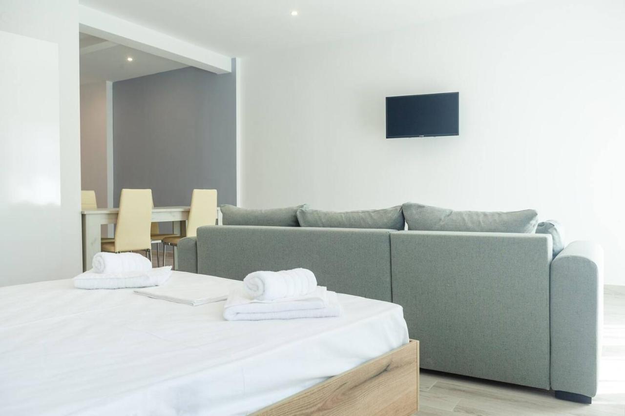 Diamanti Apartments Downtown Лименас Екстериор снимка