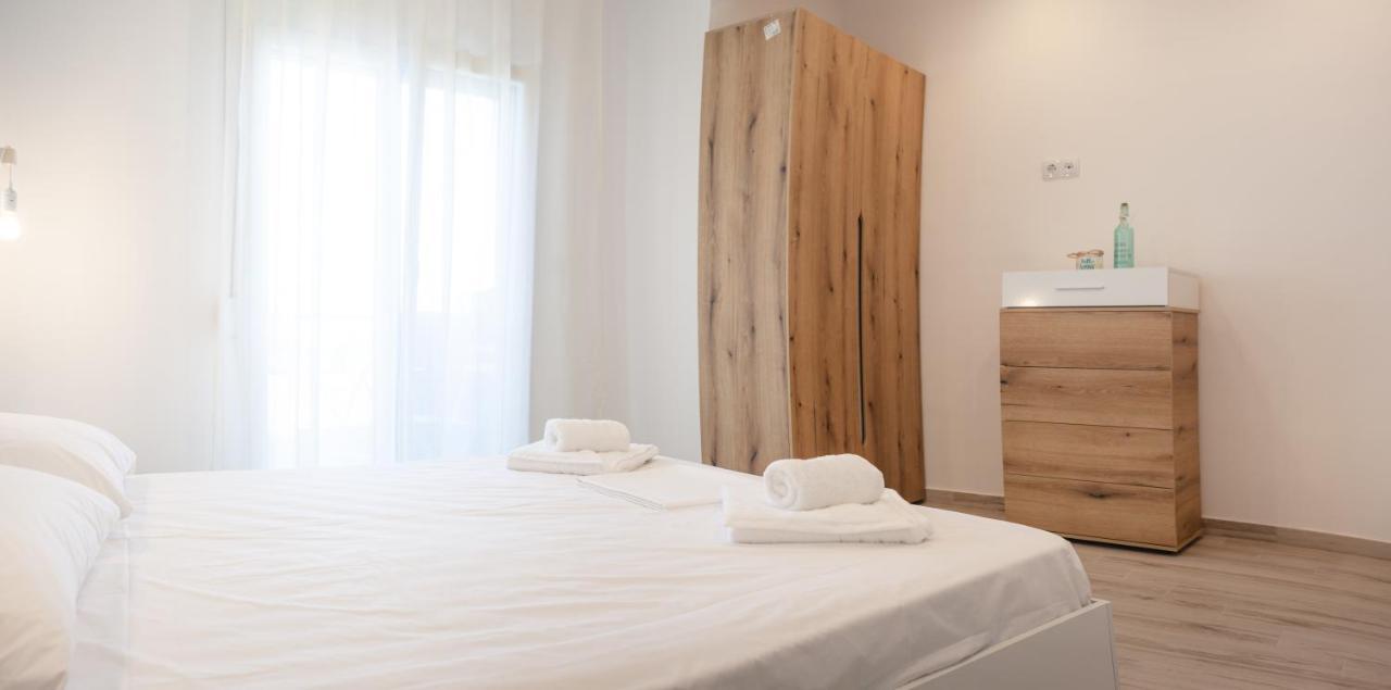 Diamanti Apartments Downtown Лименас Екстериор снимка