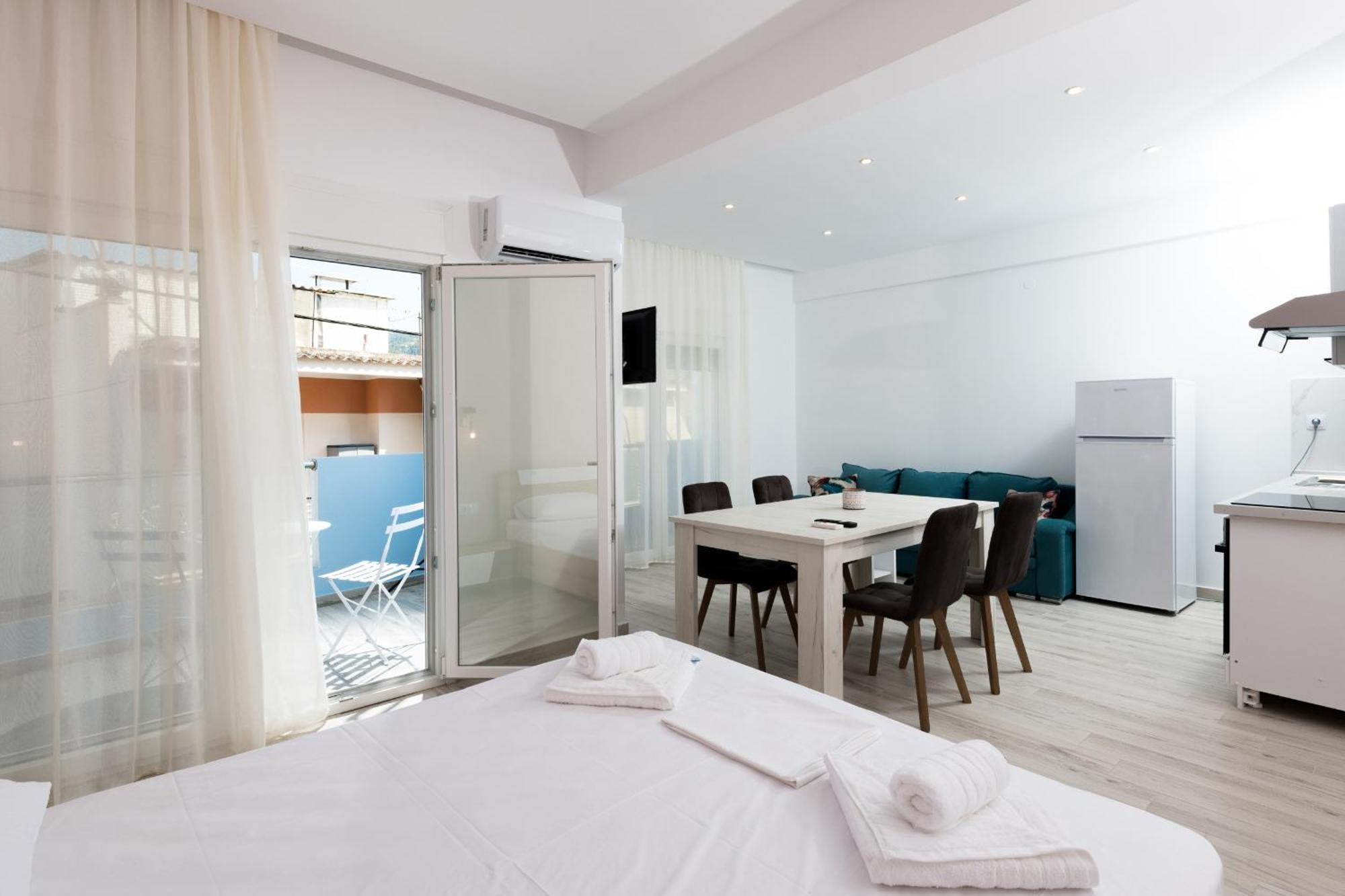 Diamanti Apartments Downtown Лименас Стая снимка